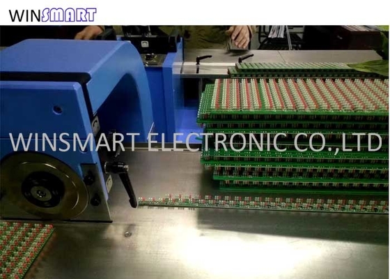 Τέμνουσα μηχανή PCB των οδηγήσεων μηχανών διαχωριστών PCB των αυτόματων οδηγήσεων 1200mm